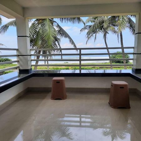 Corniche Beach Resort Mulappilangād Buitenkant foto