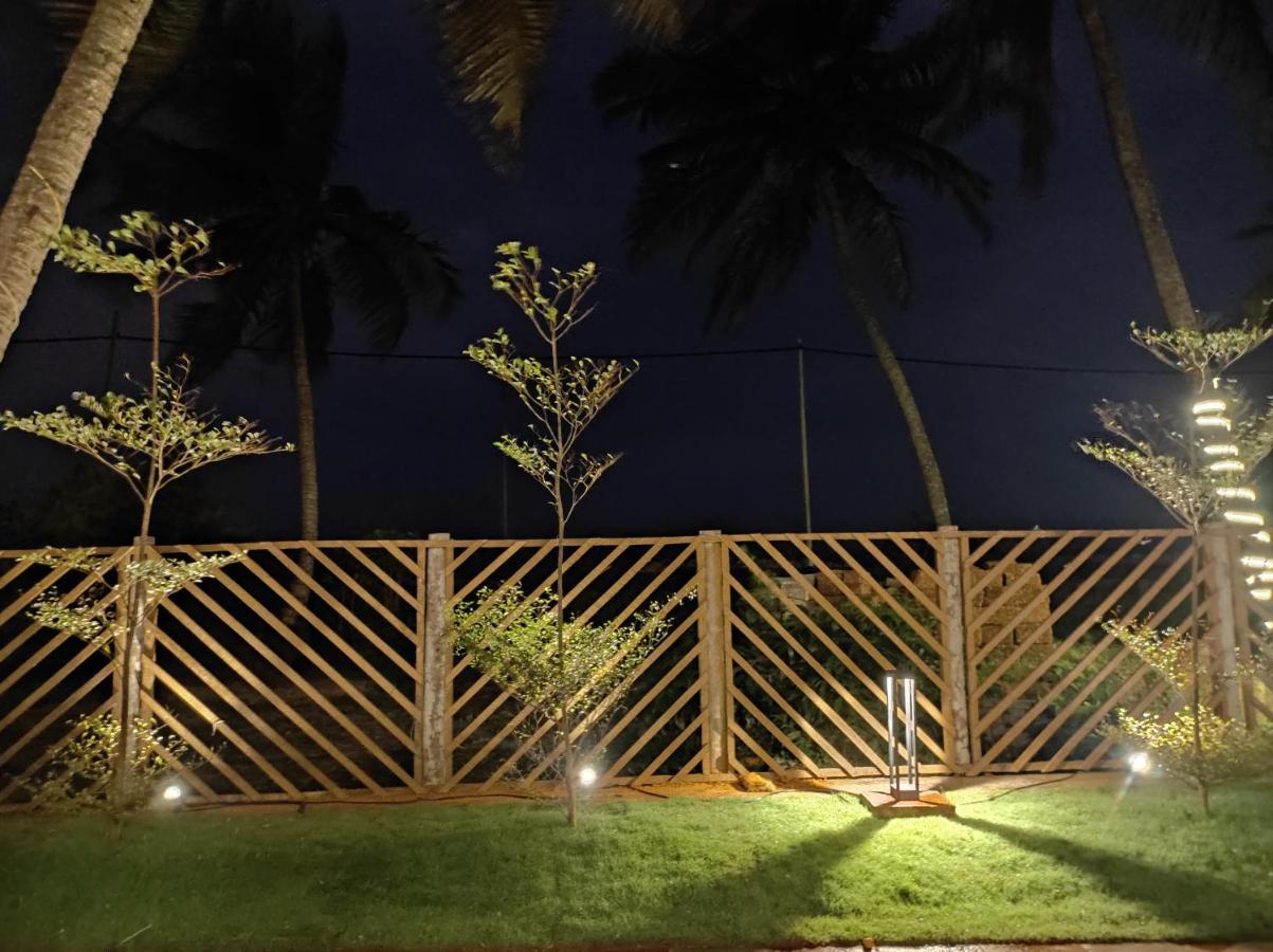 Corniche Beach Resort Mulappilangād Buitenkant foto