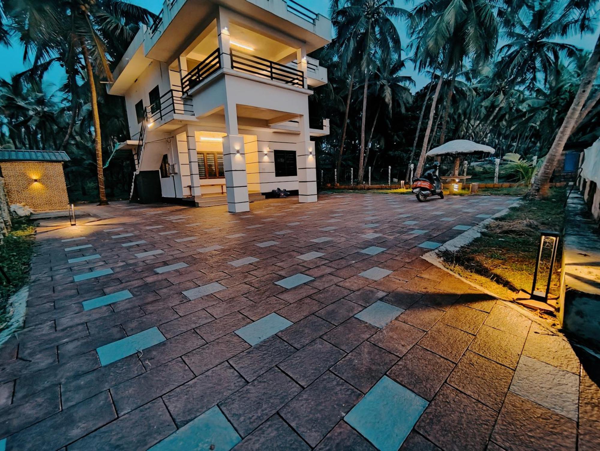 Corniche Beach Resort Mulappilangād Kamer foto