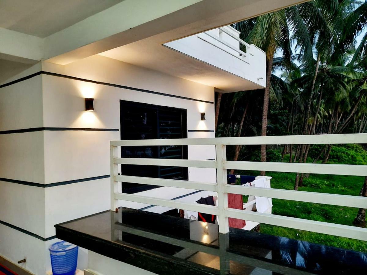Corniche Beach Resort Mulappilangād Buitenkant foto