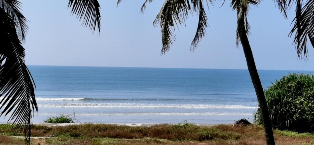 Corniche Beach Resort Mulappilangād Buitenkant foto